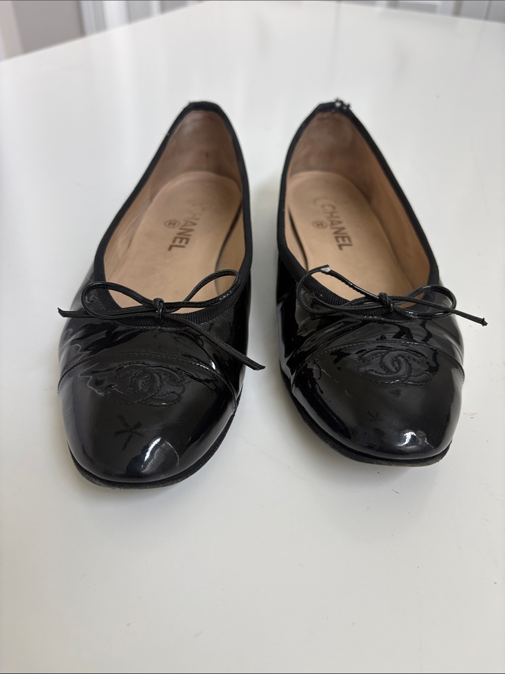 CHANEL Vintage Black Patent Leather CC Logo Ballet Flats with Bow